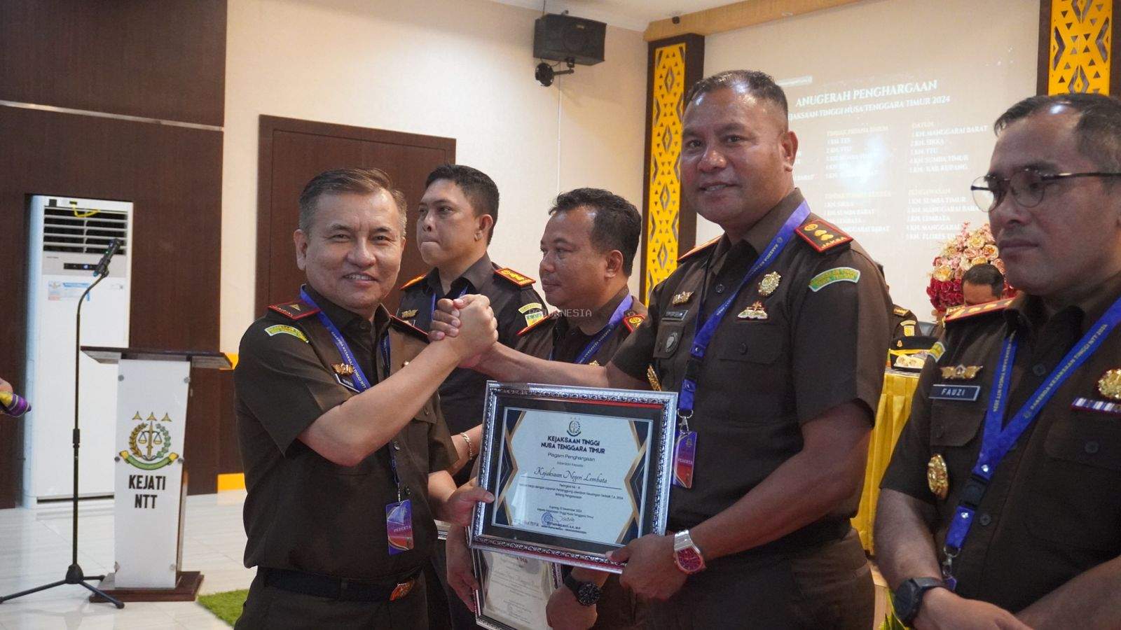 Kejari Lembata Raih Penghargaan atas Keberhasilan Penanganan Tindak Pidana Khusus 