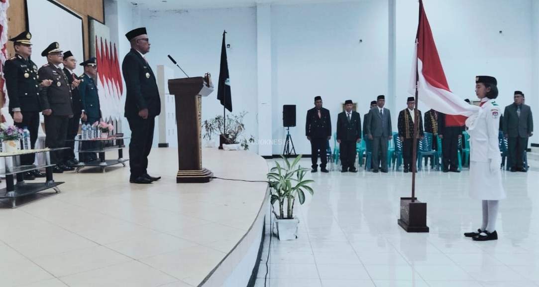 Bupati Kanis Kukuhkan 10 Anggota Paskibra di HUT ke - 80 RI