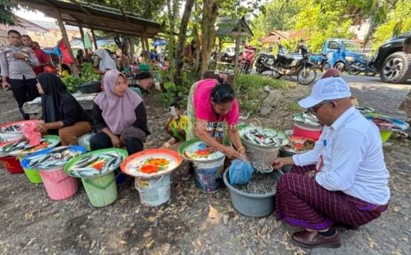 Bupati Kanis Serap Aspirasi Pedagang Pasar Hadakewa 